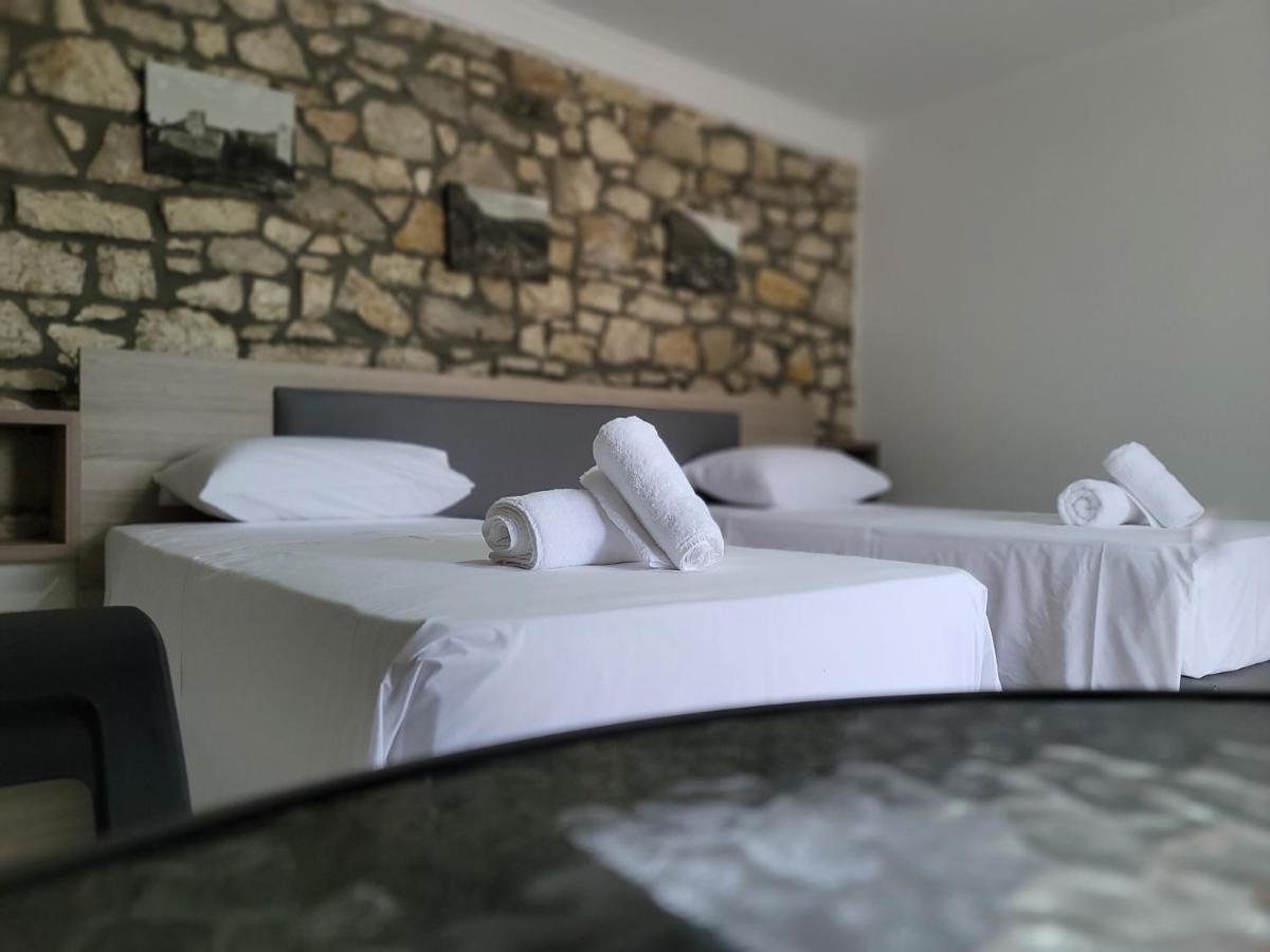 G&K Garden Hotel Berat Extérieur photo