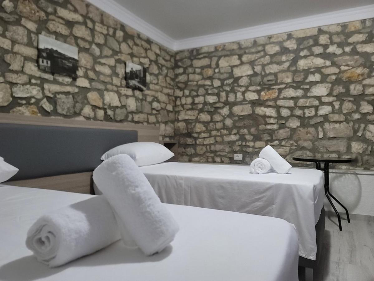 G&K Garden Hotel Berat Extérieur photo
