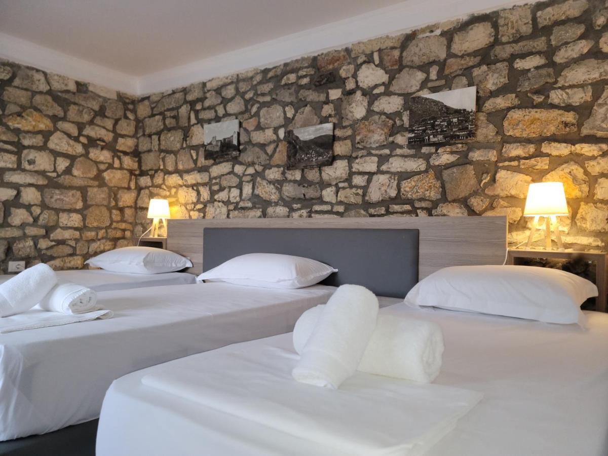 G&K Garden Hotel Berat Extérieur photo