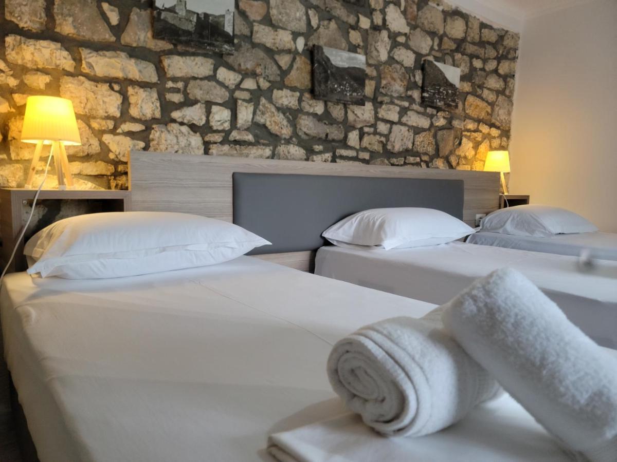 G&K Garden Hotel Berat Extérieur photo